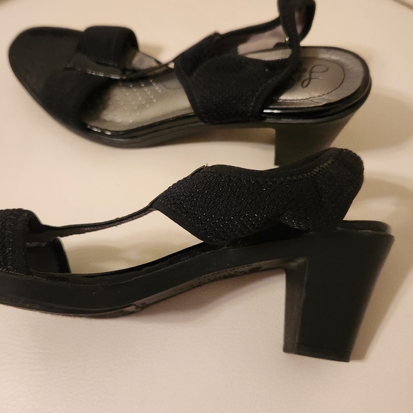 LifeStride SoftSystem black patent sandals - Picture 6 of 6